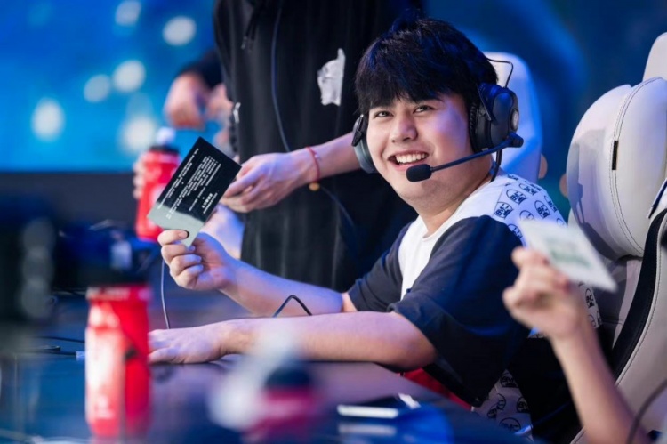 战术灵活的 战术灵活的