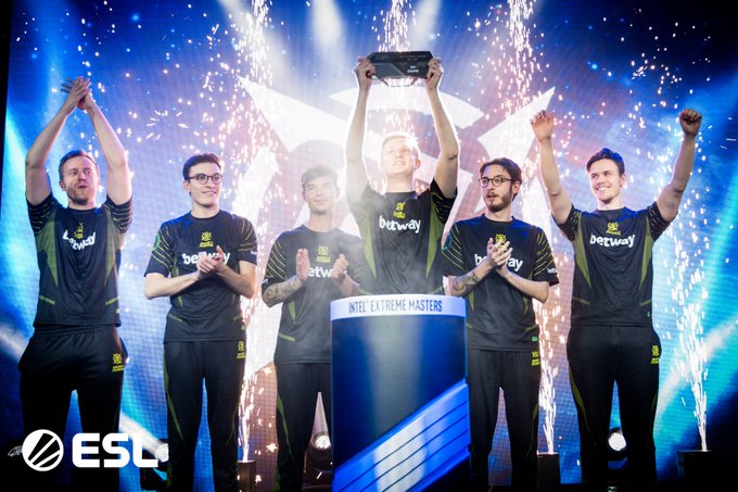 球和果断的 球和果断的