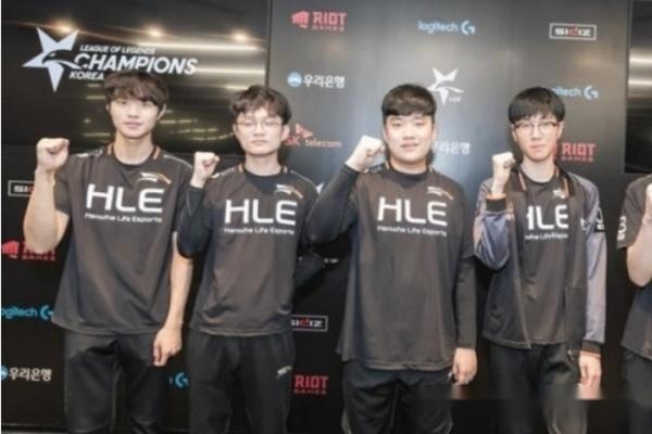 有助于他在 有助于他在