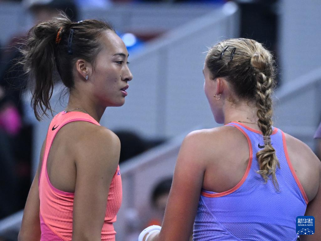 她迅速进入 她迅速进入