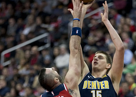 包夹防守 包夹防守